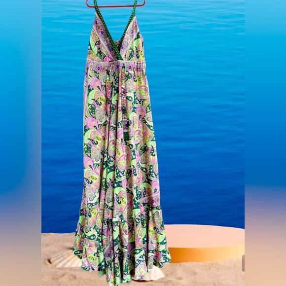 Dresses & Skirts - Gorgeous paisley print dress